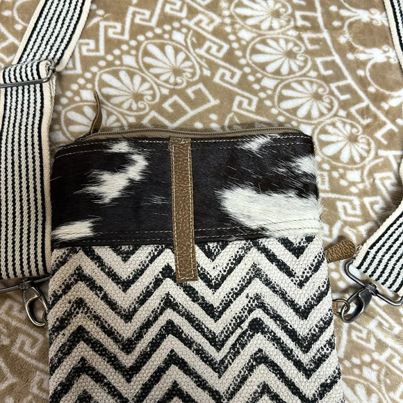 Myra Crossbody Bag - Picture 2 of 7